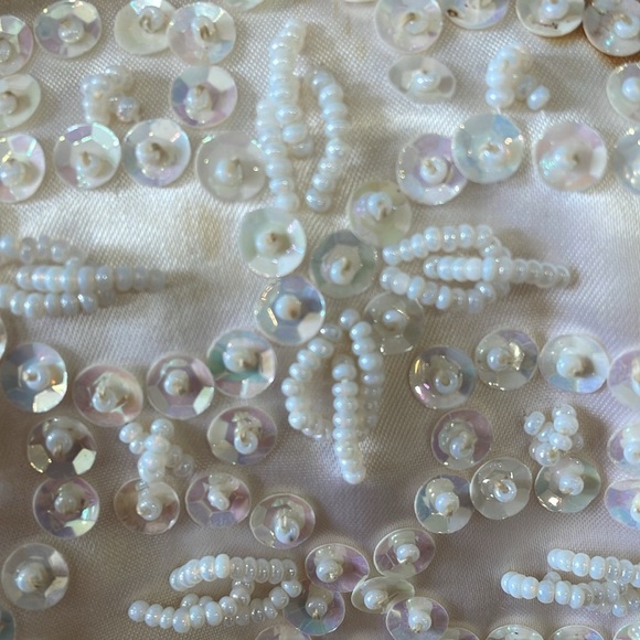 White beaded clutch by Debbie division of John wind Imports made in Hong Kong - Picture 5 of 12